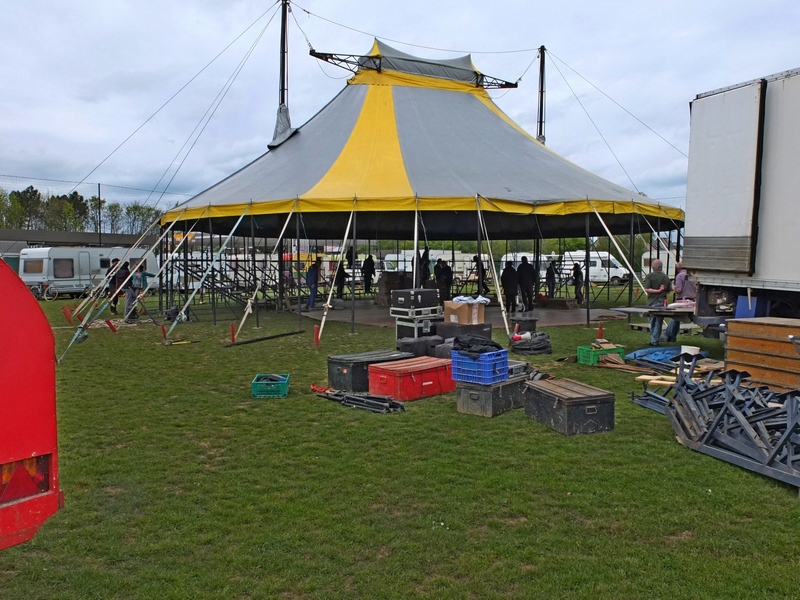 Léon fait son cirque