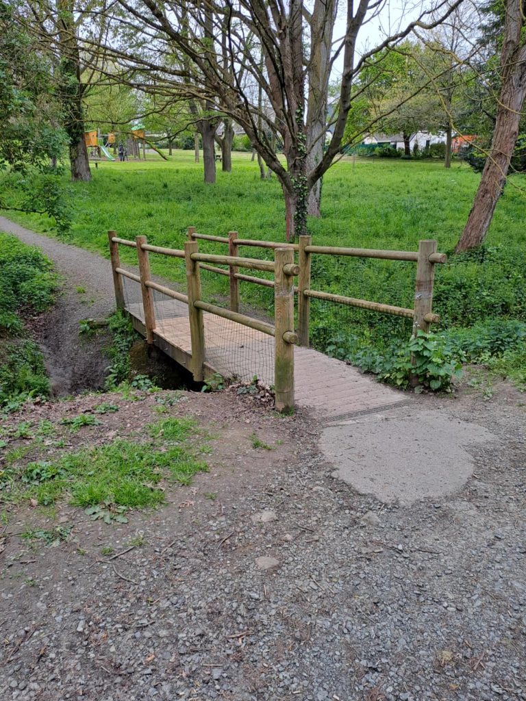 Le petit pont de bois qui ne ….