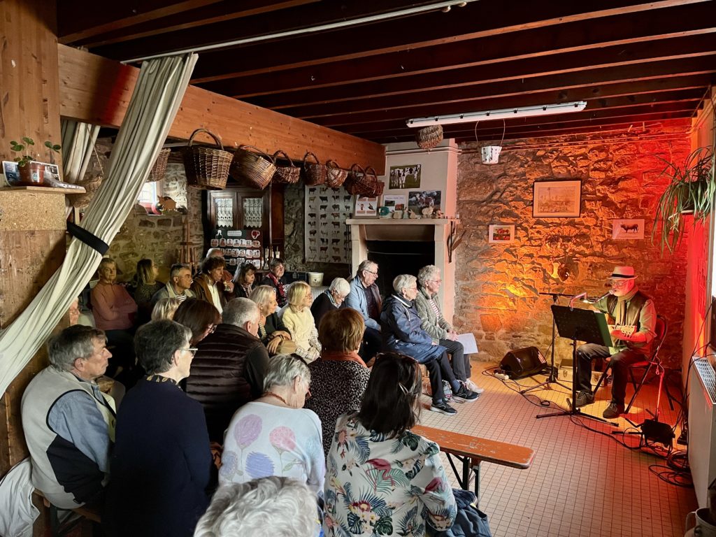 Une trentaine de badauds pour un concert..